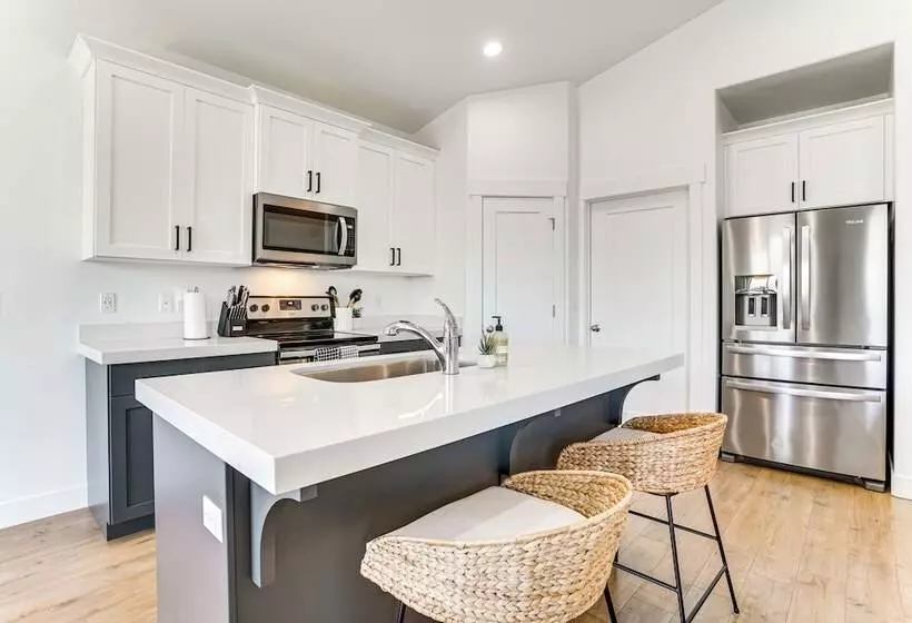 Vineyard Retreat W/ Gas Grill Near Utah Lake!