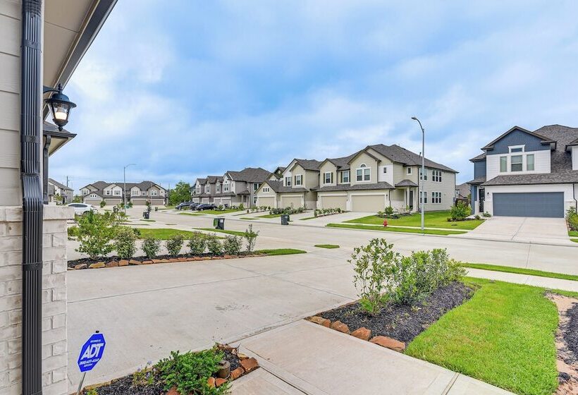 Welcoming Pasadena Home: 22 Mi To Downtown Houston