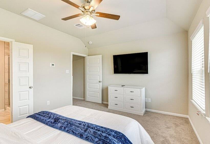 Welcoming Pasadena Home: 22 Mi To Downtown Houston