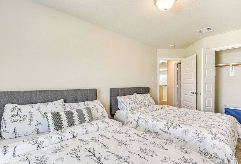 Welcoming Pasadena Home: 22 Mi To Downtown Houston