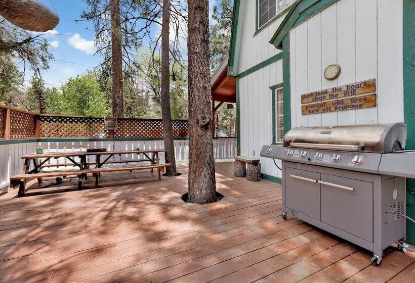 Whiskey Mountain Lodge   2028