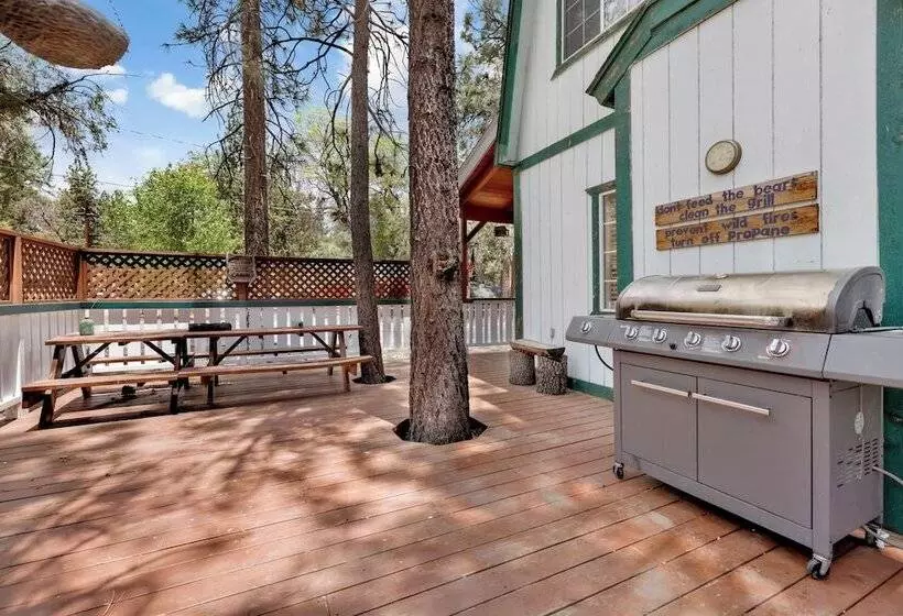 Whiskey Mountain Lodge   2028