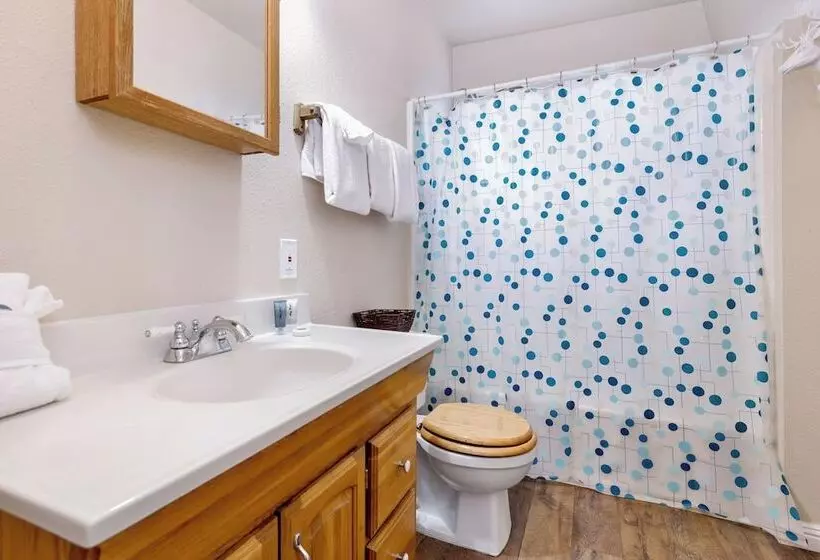 Whiskey Mountain Lodge   2028