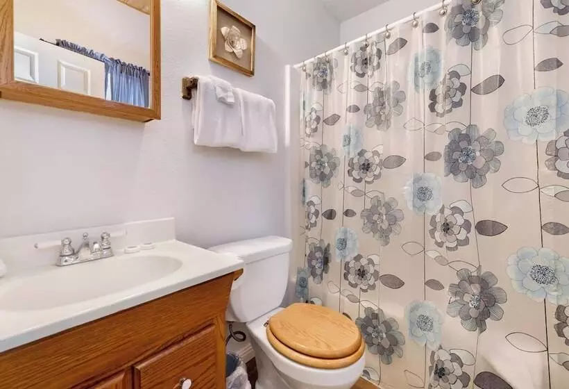 Whiskey Mountain Lodge   2028