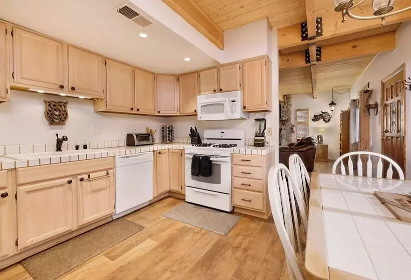 Whiskey Mountain Lodge   2028