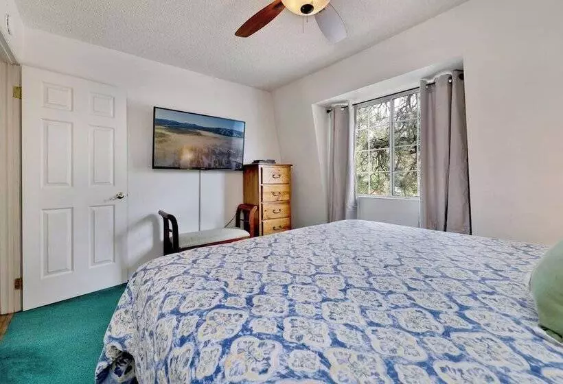 Whiskey Mountain Lodge   2028