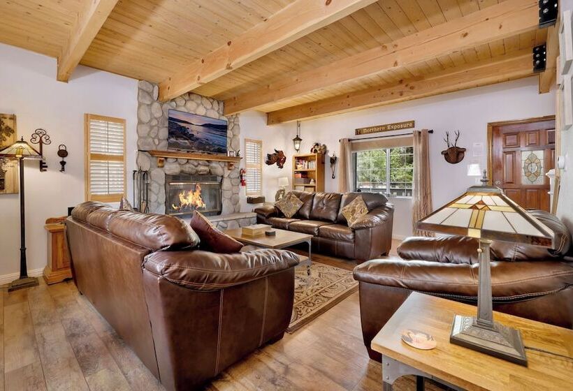 Whiskey Mountain Lodge   2028