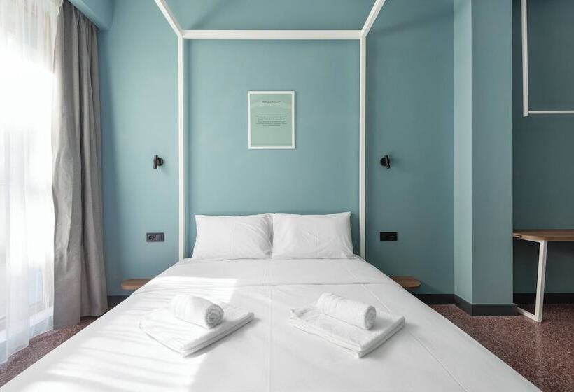 فندق صغير Zeus Is Loose