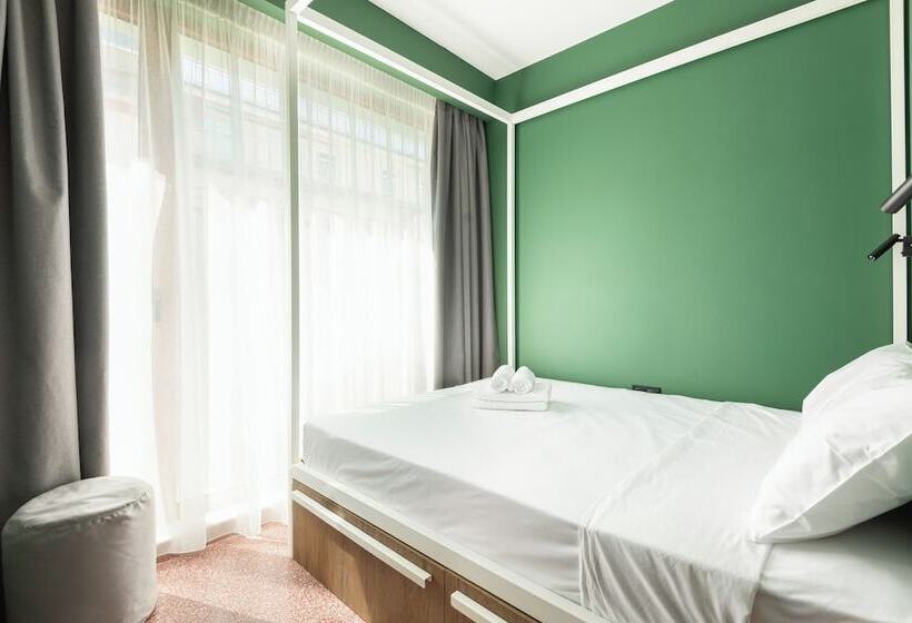 فندق صغير Zeus Is Loose