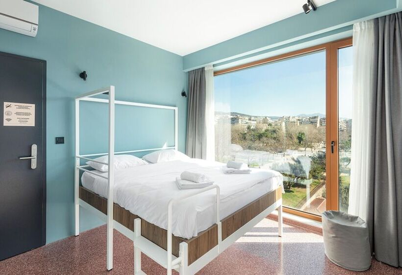 فندق صغير Zeus Is Loose