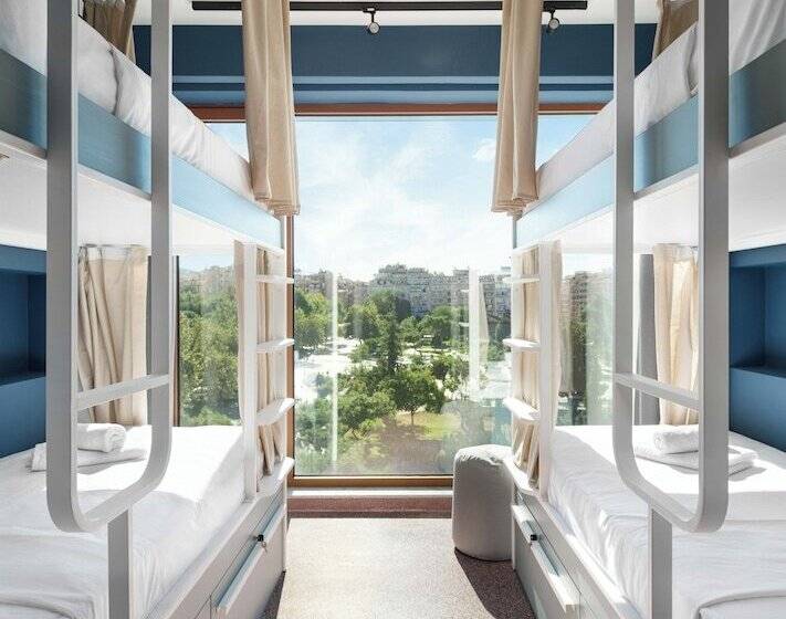 فندق صغير Zeus Is Loose