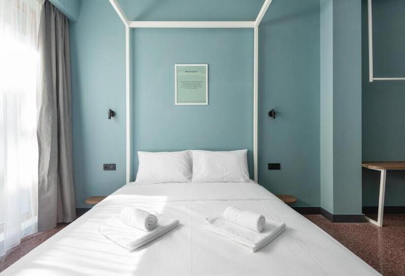 فندق صغير Zeus Is Loose