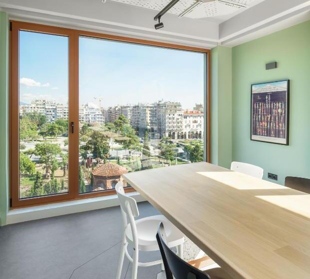 فندق صغير Zeus Is Loose