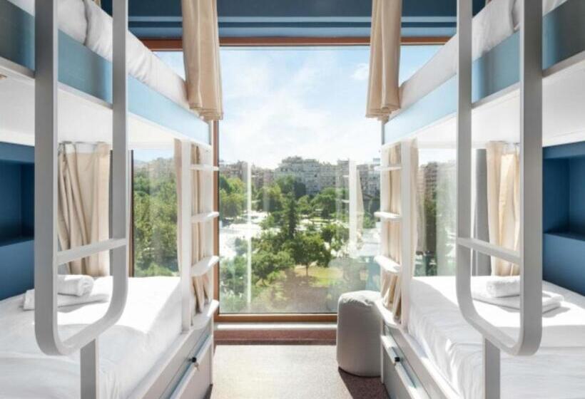 فندق صغير Zeus Is Loose