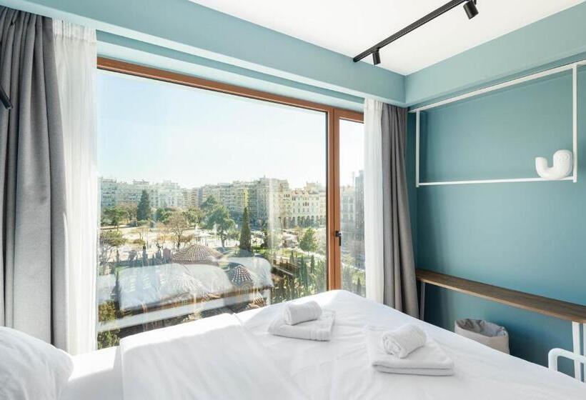 فندق صغير Zeus Is Loose