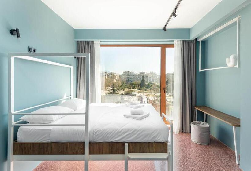 فندق صغير Zeus Is Loose