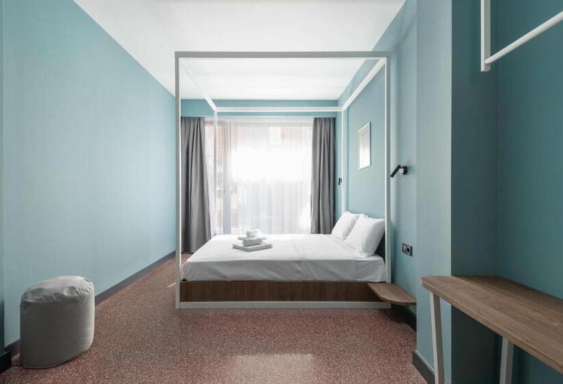 فندق صغير Zeus Is Loose