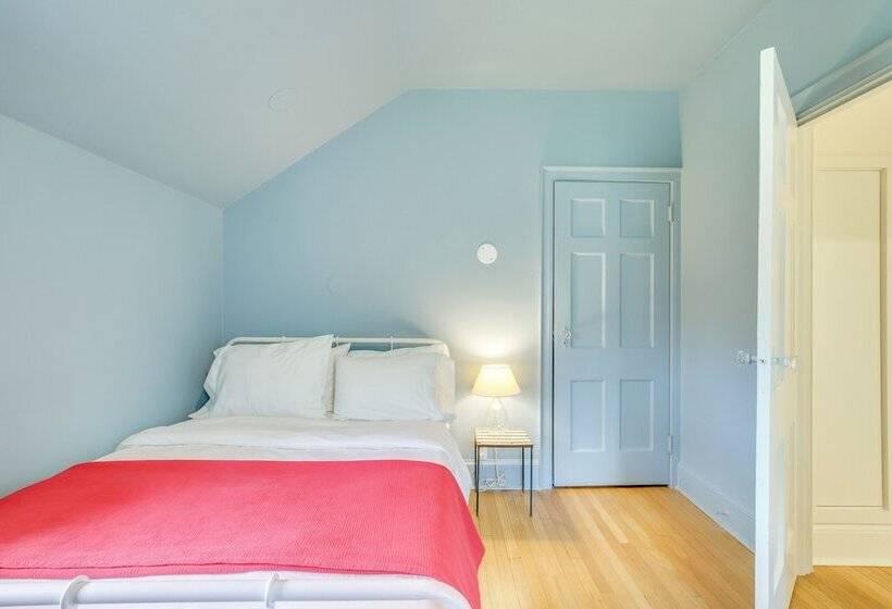 Charming Greenwich Escape Near Wooded Trails!