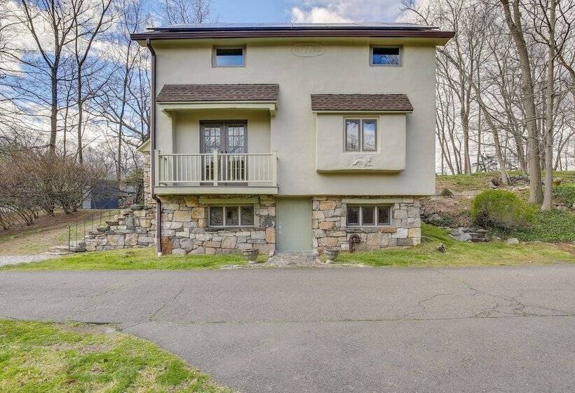 Charming Greenwich Escape Near Wooded Trails!