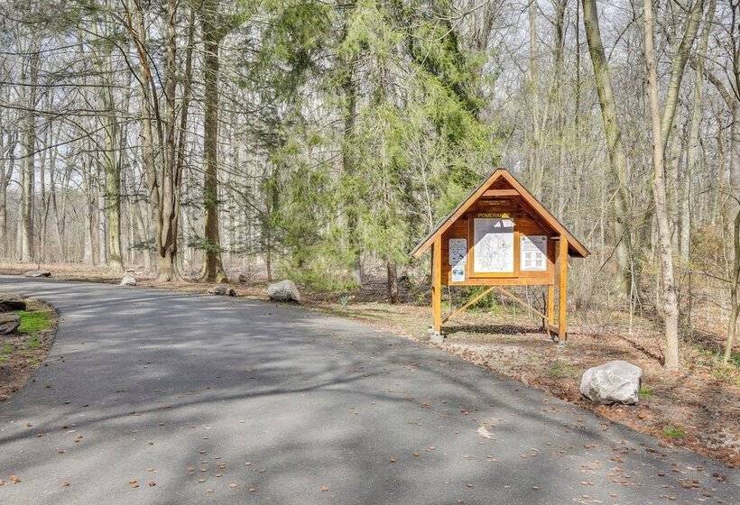 Charming Greenwich Escape Near Wooded Trails!