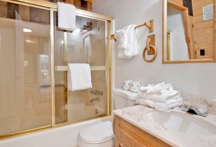 Fox & Bears Retreat #2190