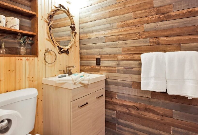 Fox & Bears Retreat #2190