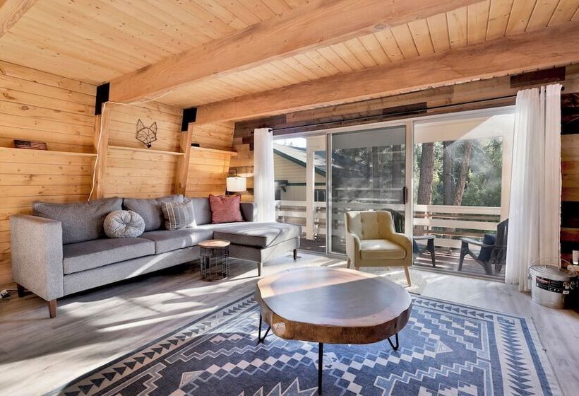 Fox & Bears Retreat #2190