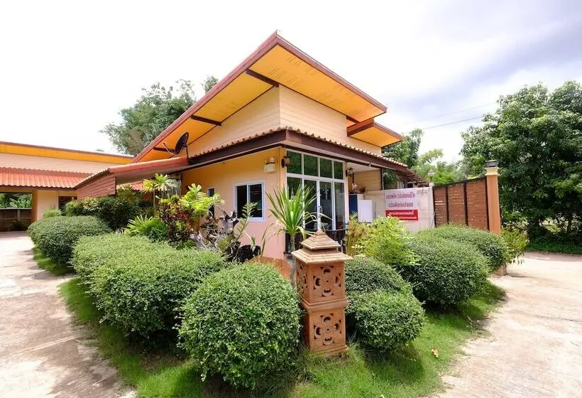 Hotelli Baan Torfun Resort Sakon Nakhon