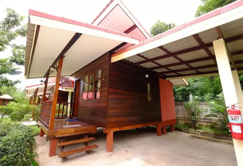 Hotelli Baan Torfun Resort Sakon Nakhon