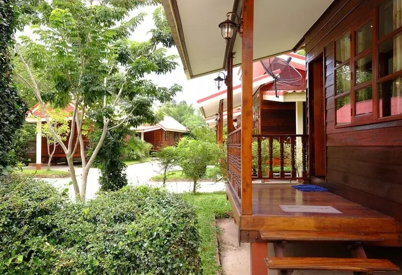 Hotelli Baan Torfun Resort Sakon Nakhon