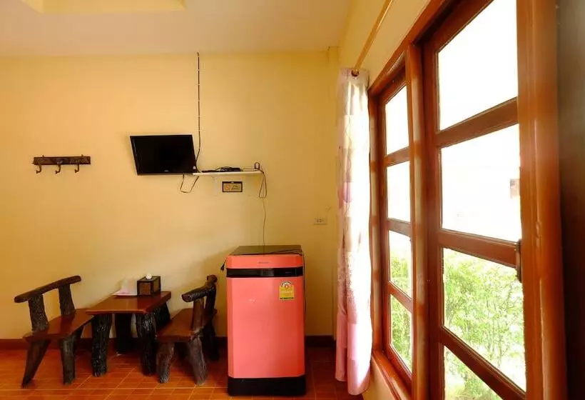 Hotelli Baan Torfun Resort Sakon Nakhon