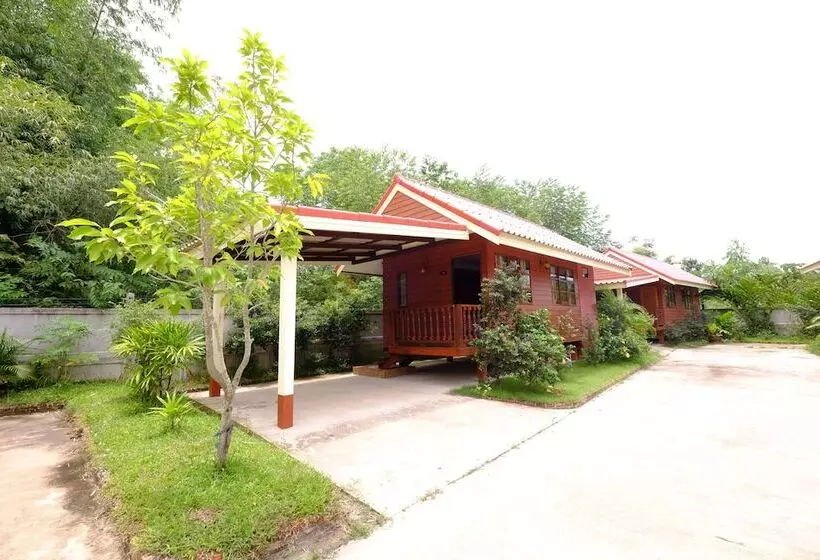 Hotelli Baan Torfun Resort Sakon Nakhon