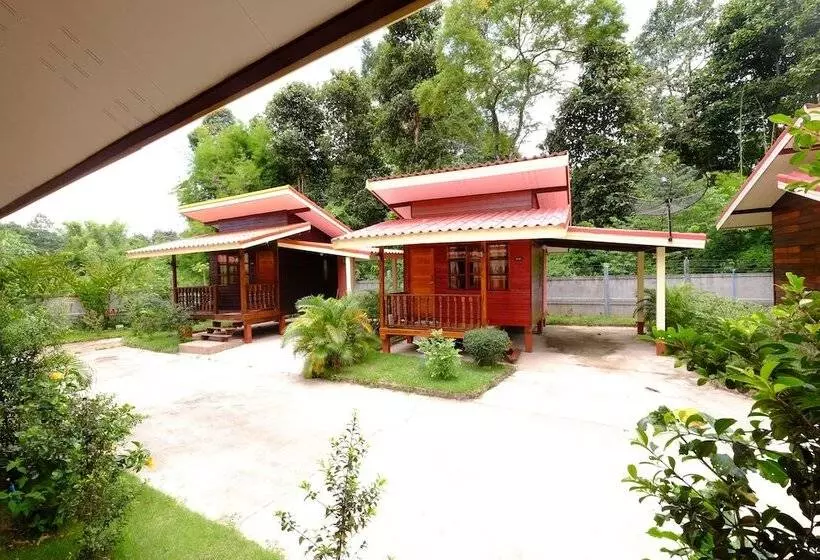 Hotelli Baan Torfun Resort Sakon Nakhon