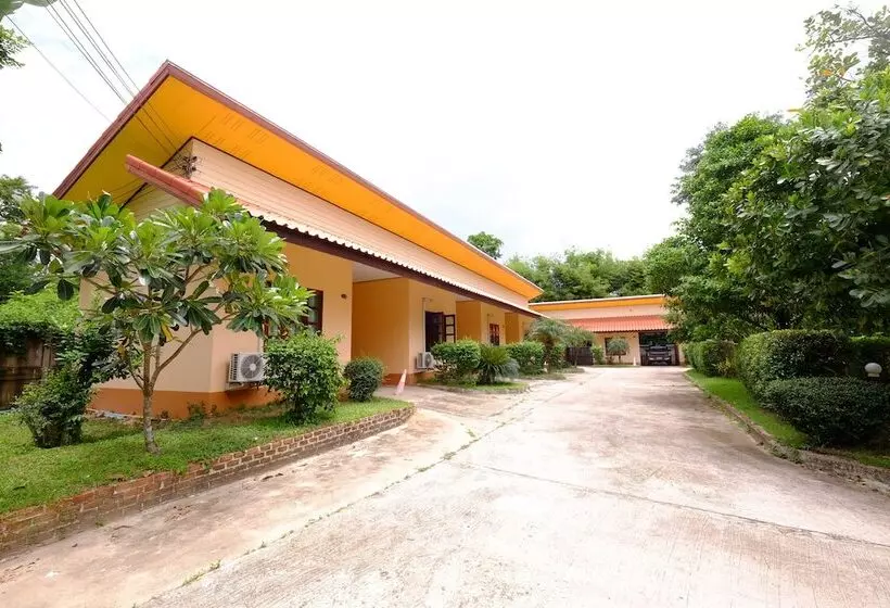Hotelli Baan Torfun Resort Sakon Nakhon