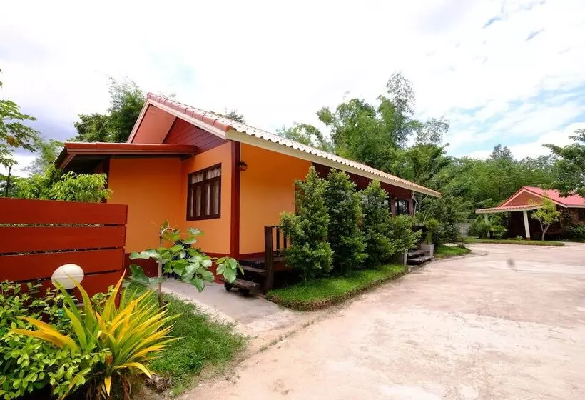 Hotelli Baan Torfun Resort Sakon Nakhon