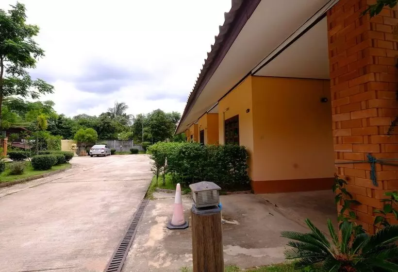 Hotelli Baan Torfun Resort Sakon Nakhon