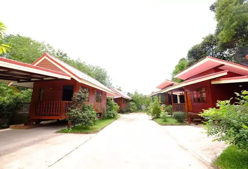 Hotelli Baan Torfun Resort Sakon Nakhon