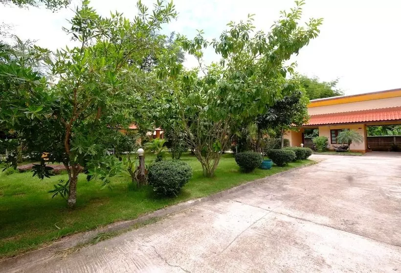 Hotelli Baan Torfun Resort Sakon Nakhon