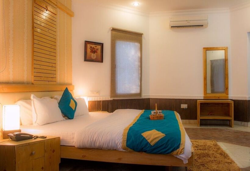 فندق Master Farms Resort, Zirakpur