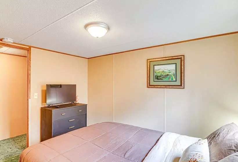 Nancy Cabin W/ Fire Pit Near Lake Cumberland!