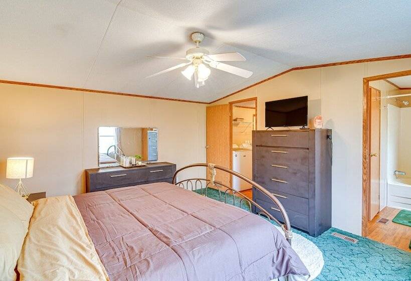 Nancy Cabin W/ Fire Pit Near Lake Cumberland!