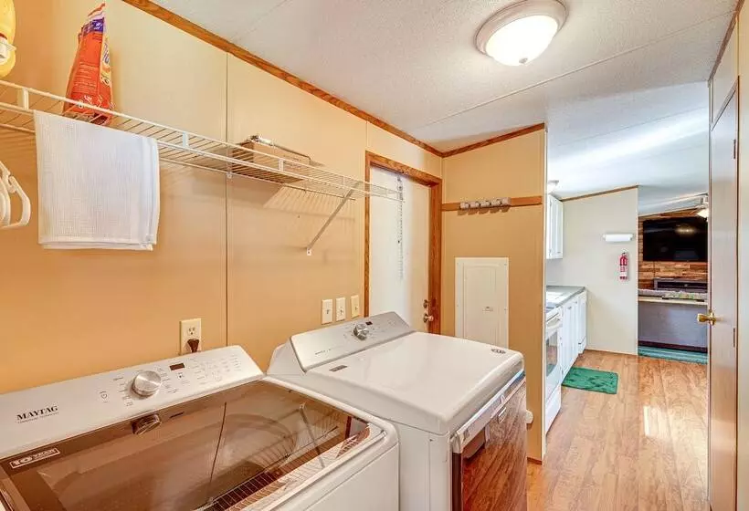 Nancy Cabin W/ Fire Pit Near Lake Cumberland!