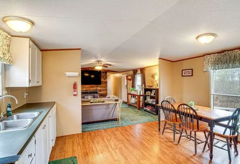 Nancy Cabin W/ Fire Pit Near Lake Cumberland!