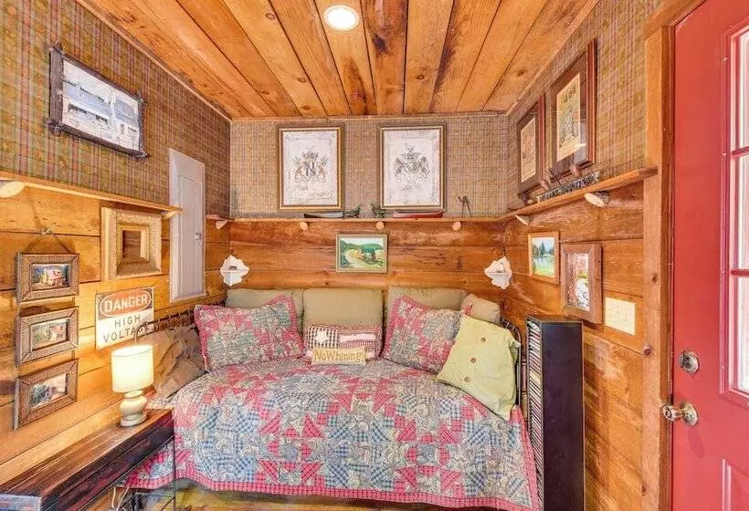 Rustic Cabin W/ Porches: 8 Mi To Tallulah Gorge!