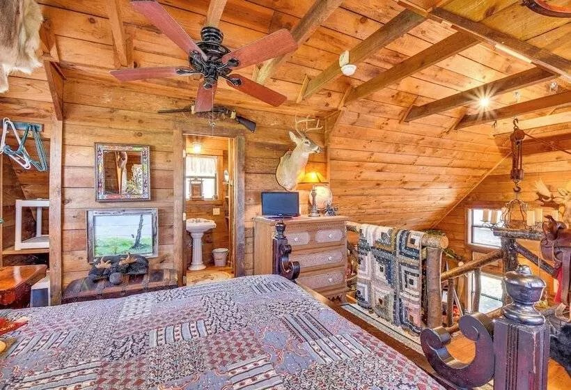 Rustic Cabin W/ Porches: 8 Mi To Tallulah Gorge!