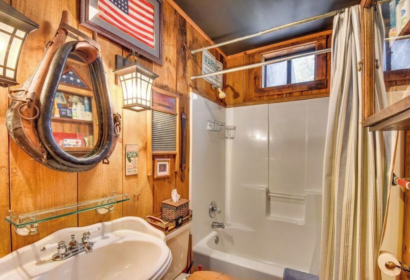 Rustic Cabin W/ Porches: 8 Mi To Tallulah Gorge!