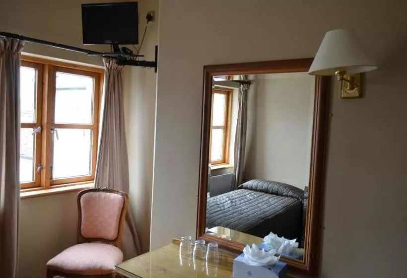 تختخواب و صبحانه Gate Lodge