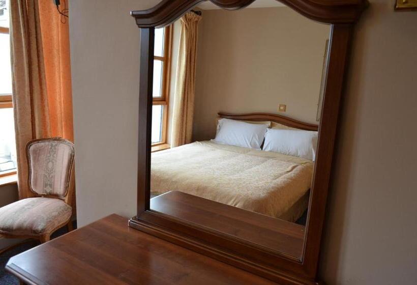 تختخواب و صبحانه Gate Lodge