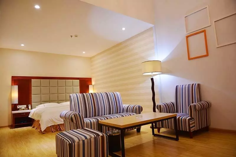 Hotelli 8 Inns Zhanjiang Haitian Branch