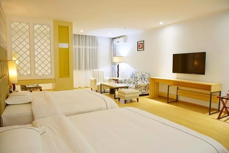 Hotelli 8 Inns Zhanjiang Haitian Branch